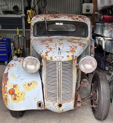 Austin 10 ute with missing panels